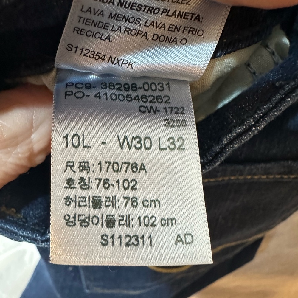 Women’s Levi’s Jeans - Picture 5 of 5